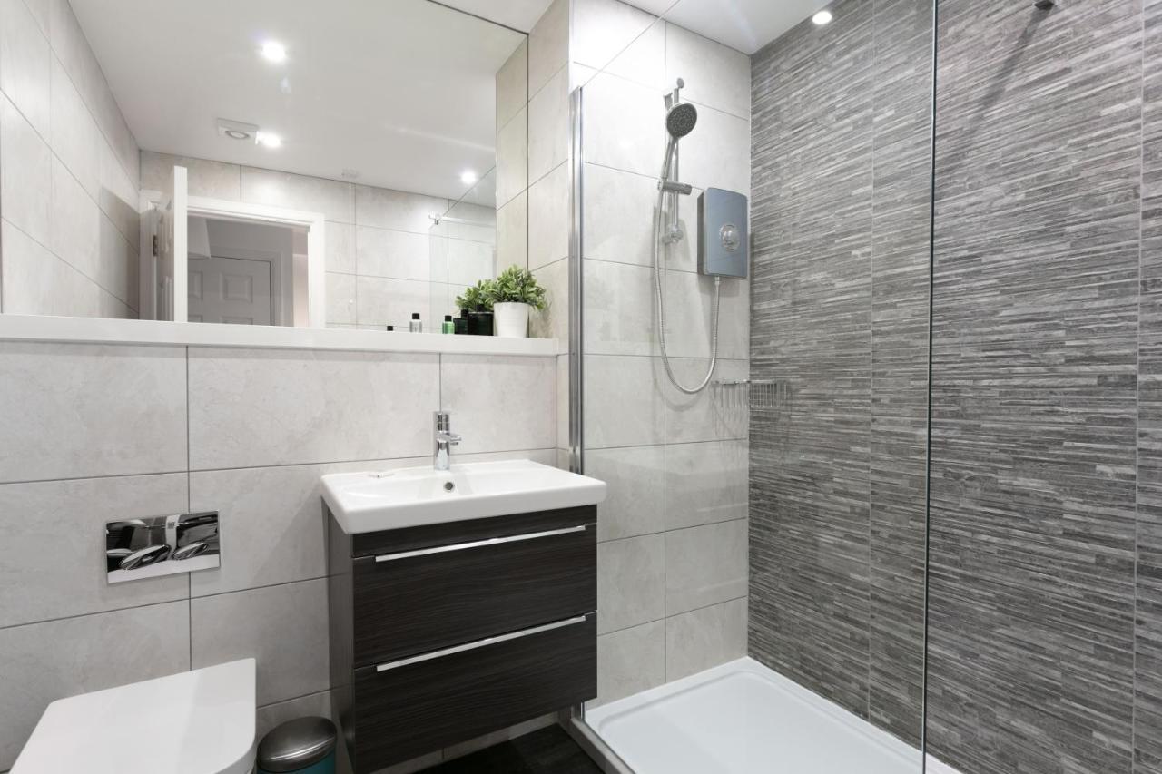 Forbes Retreat - Donnini Apartments Ayr Bagian luar foto
