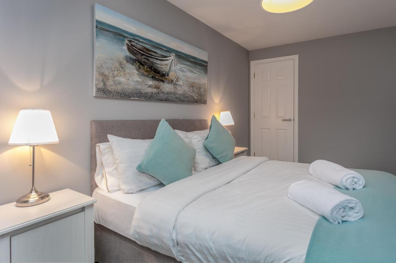 Forbes Retreat - Donnini Apartments Ayr Bagian luar foto