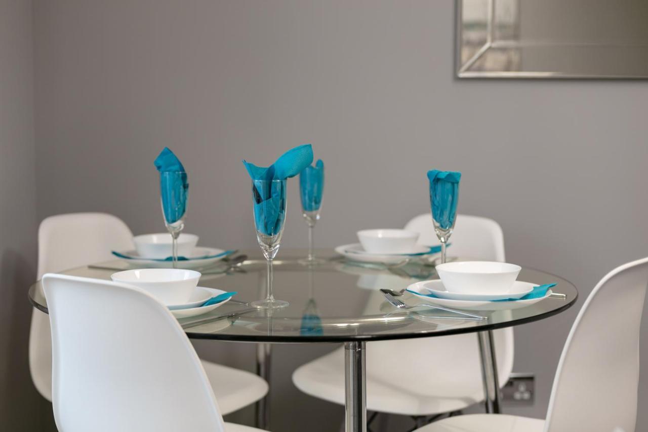 Forbes Retreat - Donnini Apartments Ayr Bagian luar foto